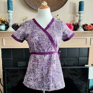 Koi Kathy Peterson Scrub Top S Purple Painterly V-Neck Adj Tie Waist Pockets